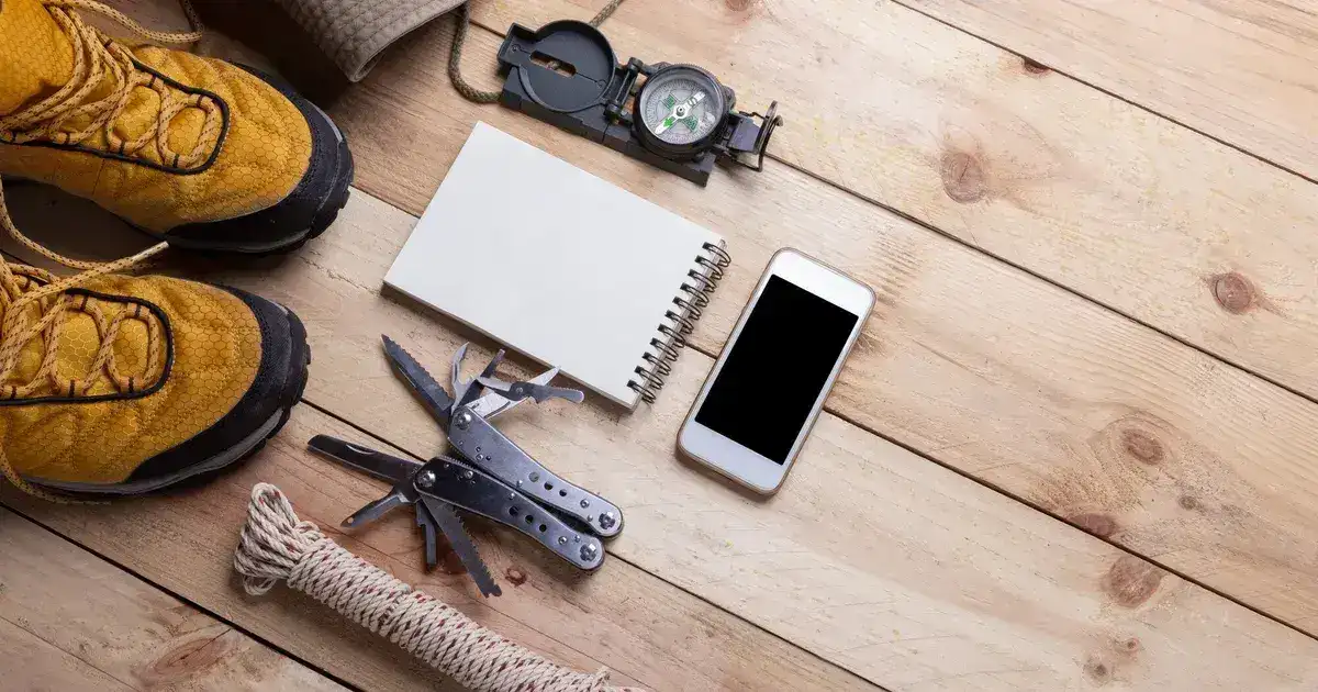 Zaino di emergenza 72 ore con equipaggiamento di sopravvivenza pronto per evacuazione